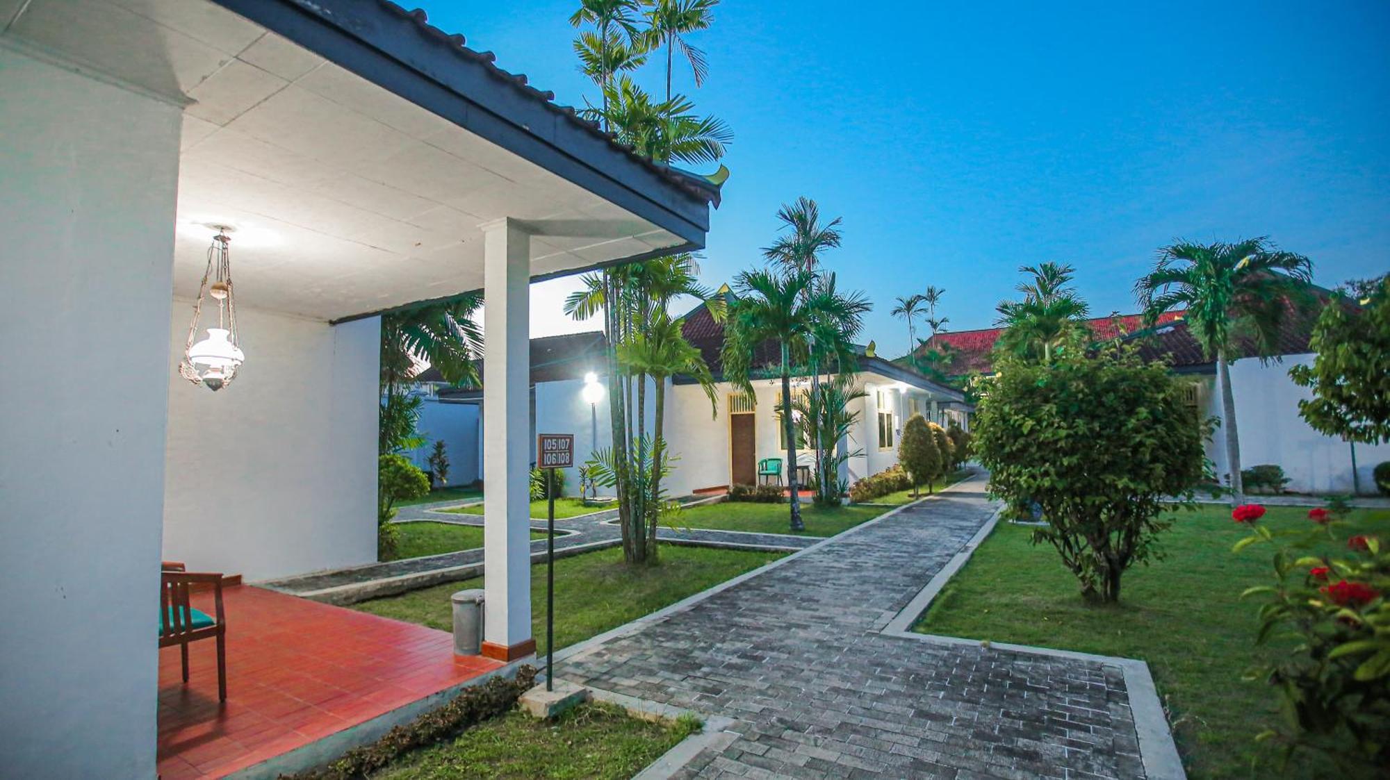 Royal Brongto Hotel Yogyakarta Eksteriør bilde